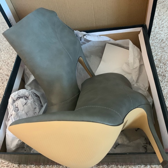 Grey booties - Picture 2 of 3